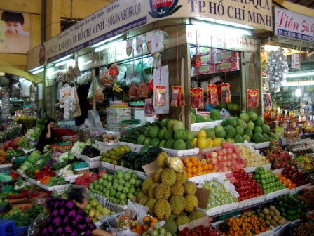 Multi-colored fruits stall